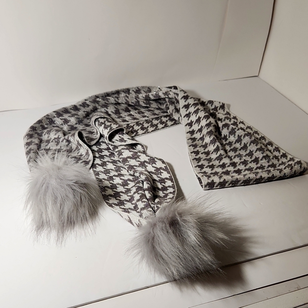 CHICO'S Sarf Grey and white Silver Sparkle with Tassels